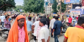 डिमना में जेएमएम के लोगो ने किया बंद का आह्वान, गाड़ियां रोकी, लोग परेशान