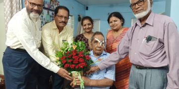 ह्यूमन वेलफेयर ने गोविंद विद्यालय फाउंडर डे पर डॉक्टर शर्मा को दी बधाई