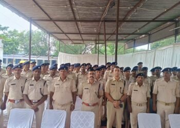 जमशेदपुर पुलिस का उत्साहवर्धन: 67 नव प्रन्नोत हवलदारों को बैज लगाया गया